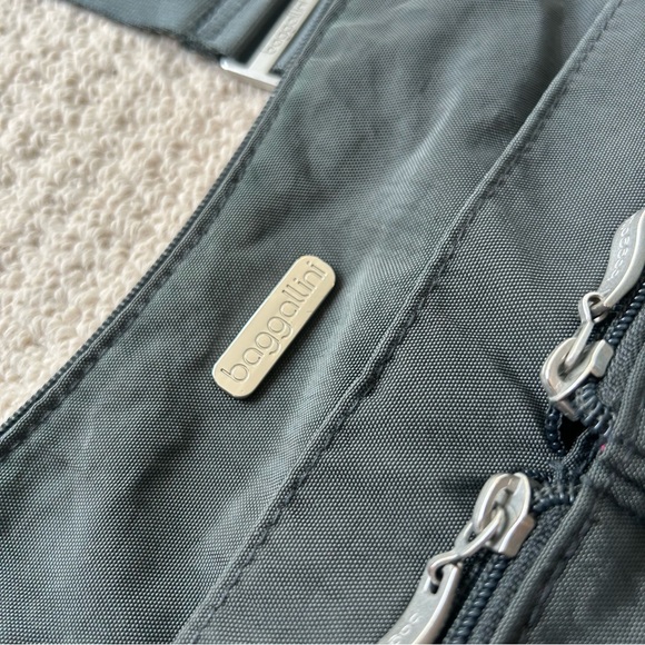 Baggallini Horizon Crossbody Bag with Wristlet - Picture 8 of 13